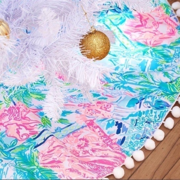 NEW CHRISTMAS LILLY PULITZER TREE SKIRT, ORNAMENTS, AND STORAGE CASE LG LOT🦄 - Picture 6 of 7